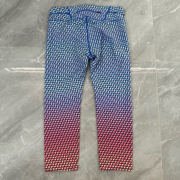 Women’s Athleta Vivid Sonar Ombre Capri Workout Athletic Leggings Size Medium - Picture 6 of 16